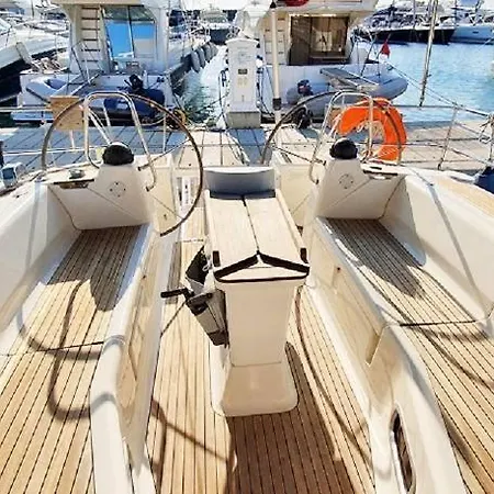 ספינת מלון Narayana Sailing Boath פיגואיירה דה פוז